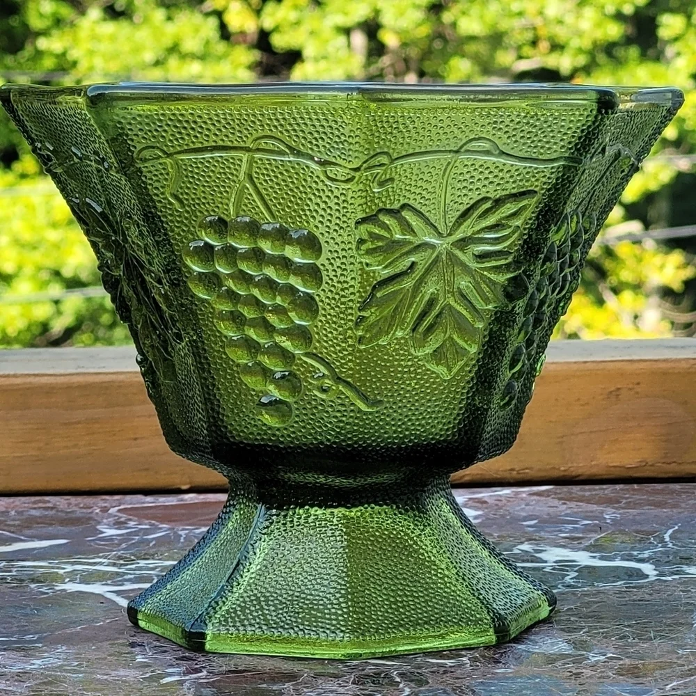 Vintage Anchor Hocking Green Glass‎ Grape Leaf Octagon Panel Pedestal Vase/ Dish
